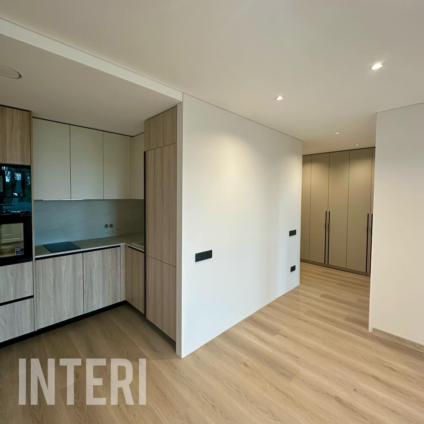 Buto interjeras - virtuvė ir prieškambaris